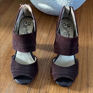 Signature Women's Dark Brown Suede Heels